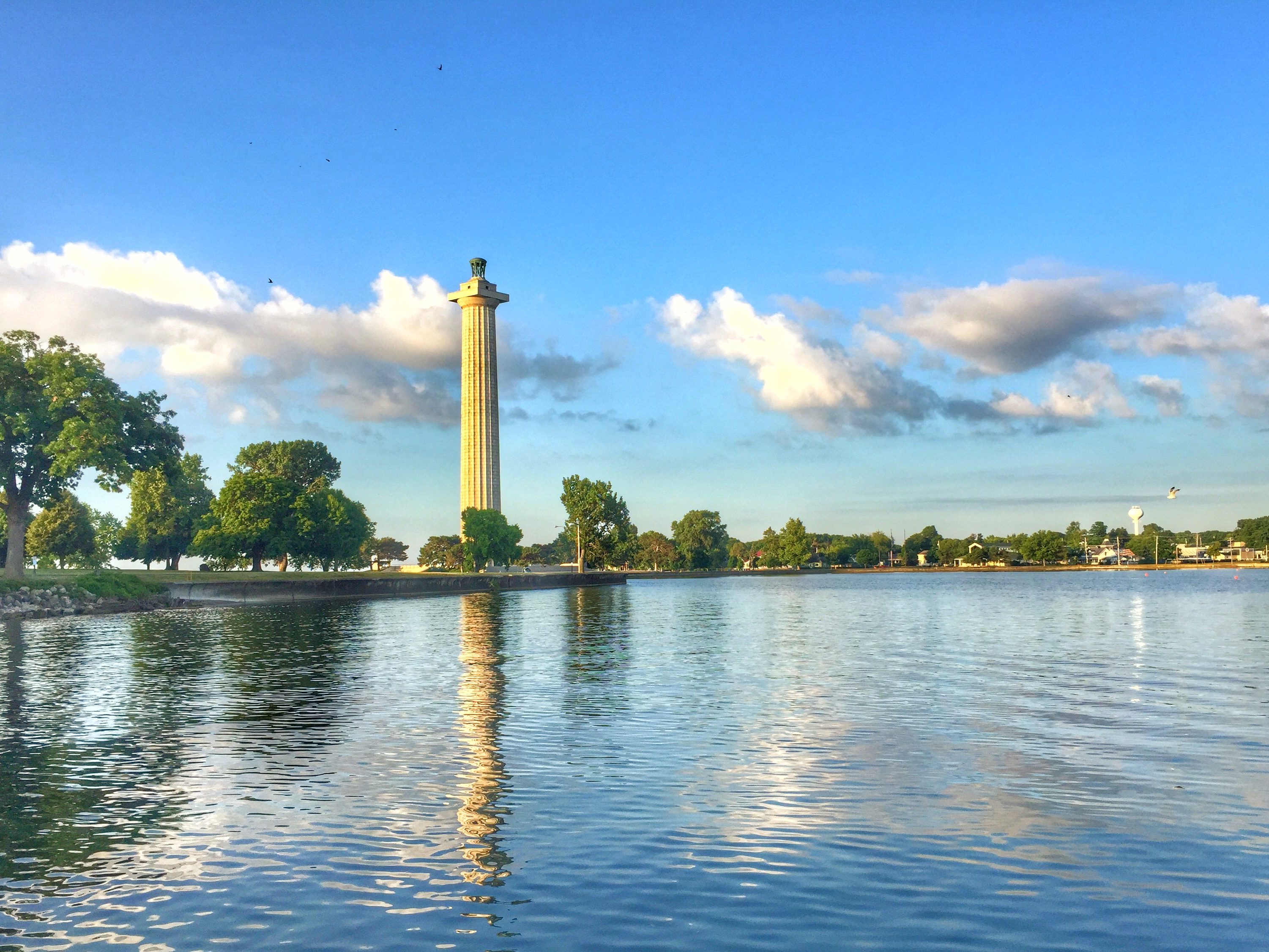 perrys-monument-put-in-bay